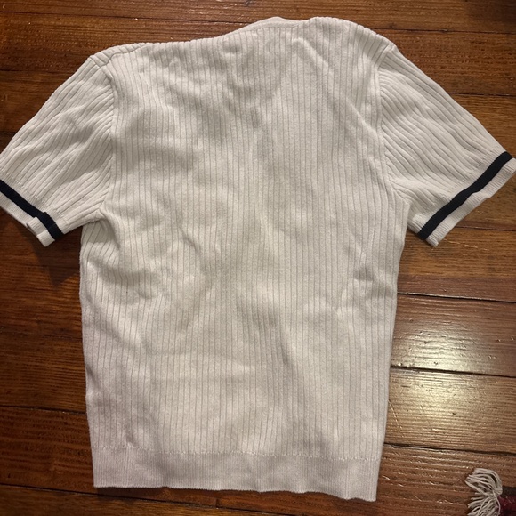 Garage top with V neck line - Picture 4 of 4